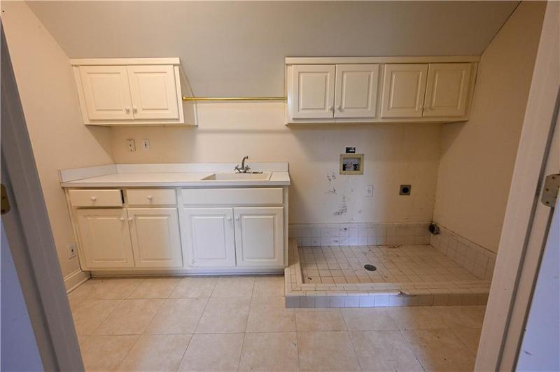 Image for property 1378 Wesley Oaks Court, Atlanta, GA 30327