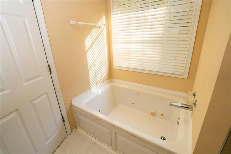 Image for property 994 Rolling Forest Lane, Lilburn, GA 30047