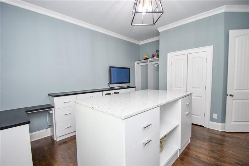Image for property 2771 Point Overlook, Gainesville, GA 30501