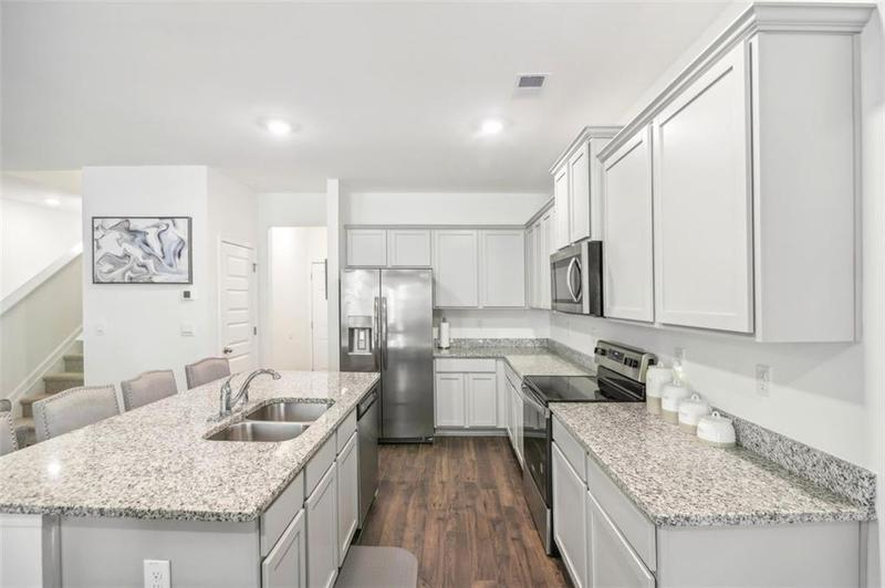 Image for property 174 HAMPTON Circle, Mcdonough, GA 30253
