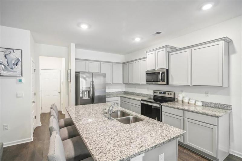 Image for property 174 HAMPTON Circle, Mcdonough, GA 30253