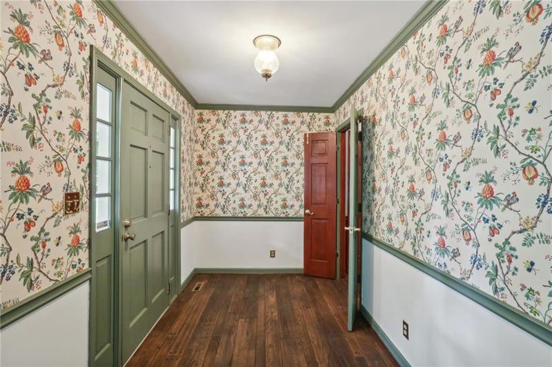 Image for property 5622 Williamsburg Drive, Norcross, GA 30093