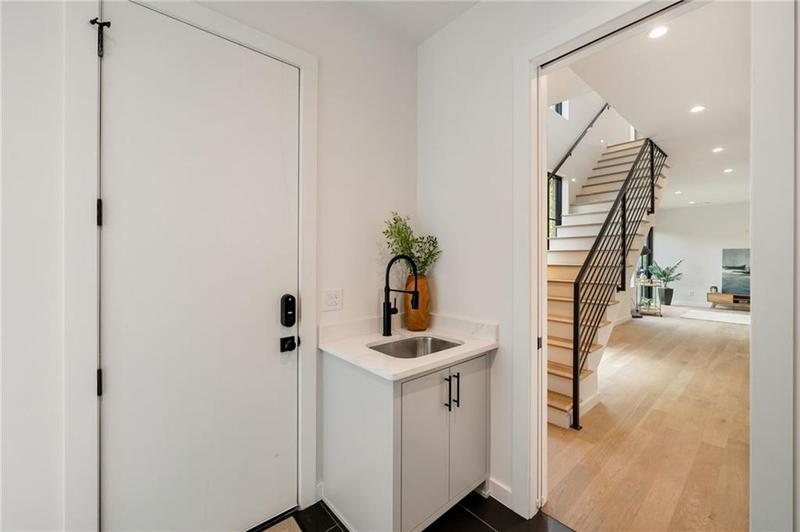 Image for property 247 Huntington Road, Atlanta, GA 30309