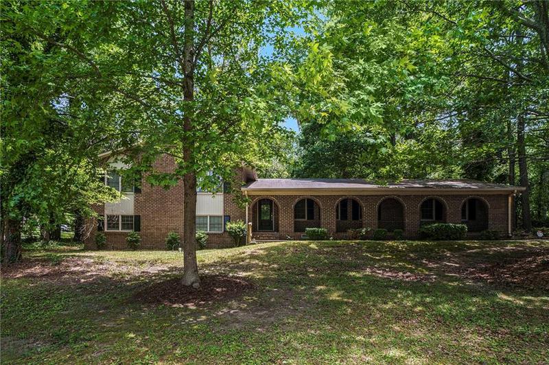 Image for property 2544 PEYTON WOODS Trail, Atlanta, GA 30311