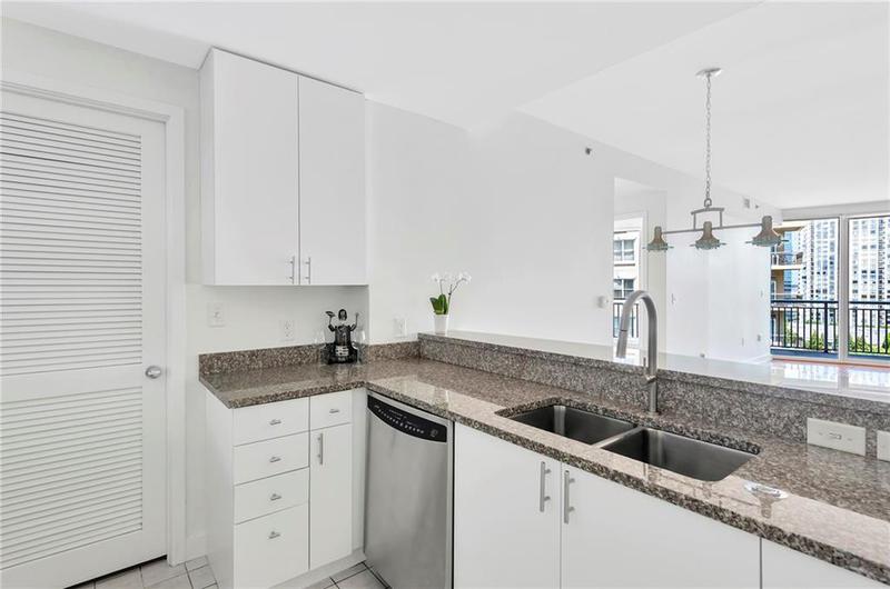 Image for property 3338 Peachtree Road 1106, Atlanta, GA 30326
