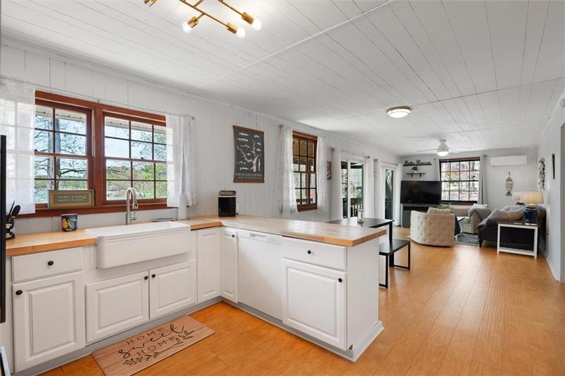 Image for property 117 Woods Lane, Hartwell, GA 30643