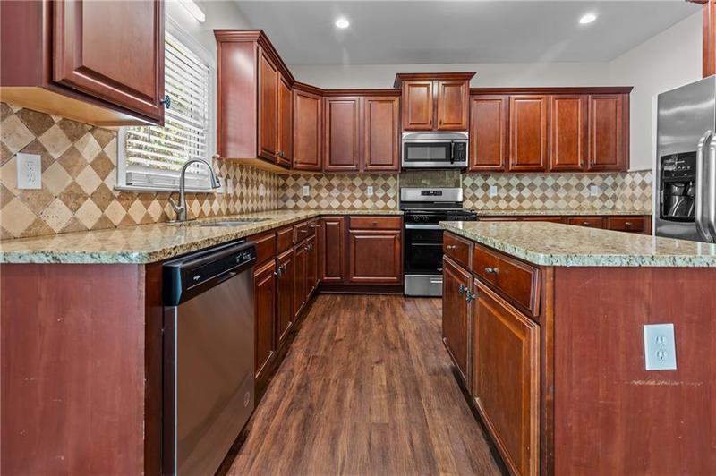 Image for property 906 Fox Croft Place, Canton, GA 30114
