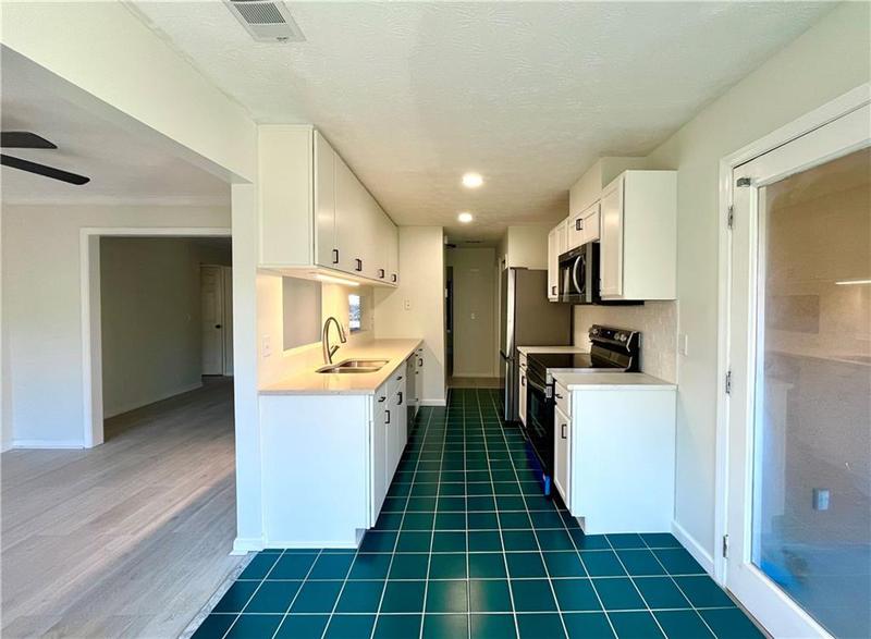 Image for property 14 Saint Claire Lane, Atlanta, GA 30324