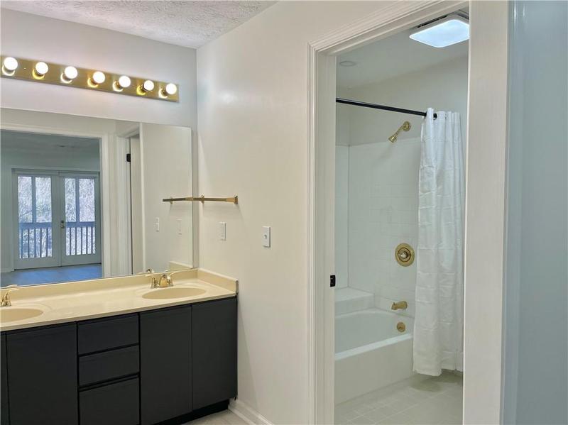 Image for property 14 Saint Claire Lane, Atlanta, GA 30324
