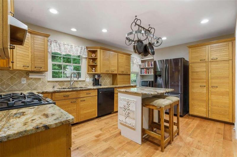 Image for property 978 Mill Bend, Kennesaw, GA 30152