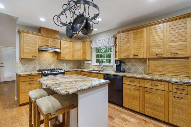 Image for property 978 Mill Bend, Kennesaw, GA 30152