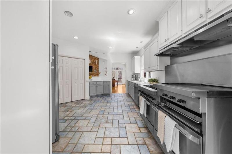 Image for property 6137 White Oak Drive, Flowery Branch, GA 30542