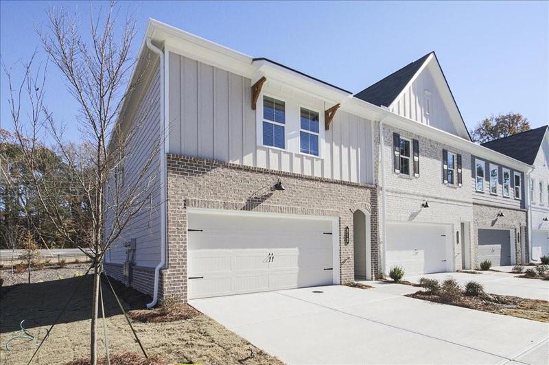 Image for property 913 Agate Lane, Lawrenceville, GA 30043
