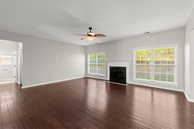 Image for property 911 Queensbrooke Way, Mableton, GA 30126