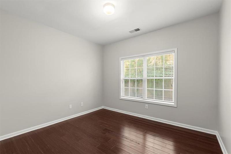 Image for property 911 Queensbrooke Way, Mableton, GA 30126