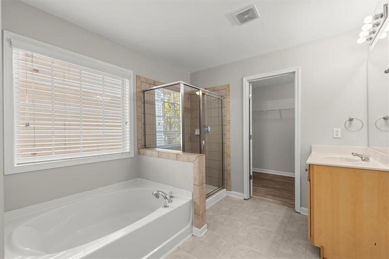 Image for property 911 Queensbrooke Way, Mableton, GA 30126