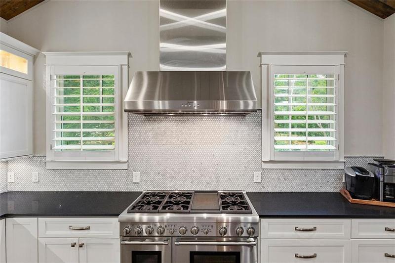 Image for property 2908 Mabry Lane, Brookhaven, GA 30319