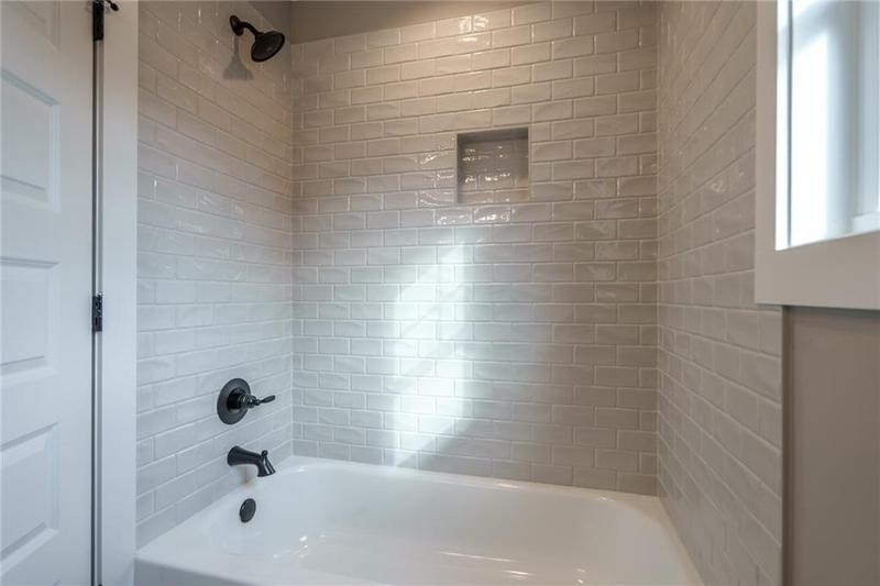 Image for property 312 Brook Hollow Lane, Loganville, GA 30052