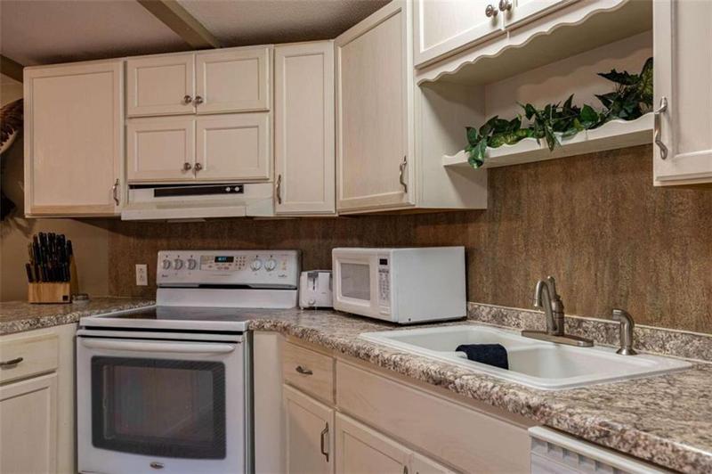 Image for property 7168 Blacks Bluff Road, Cave Spring, GA 30124