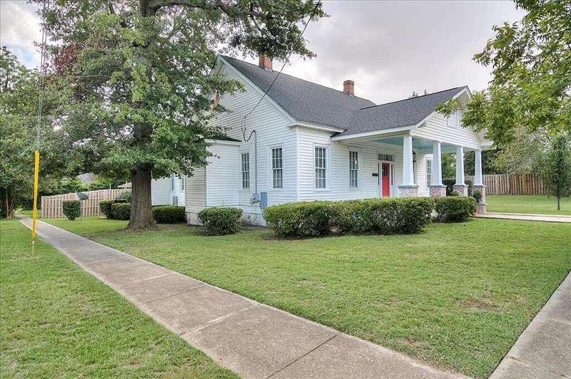 Image for property 304 7th Street, Waynesboro, GA 30830