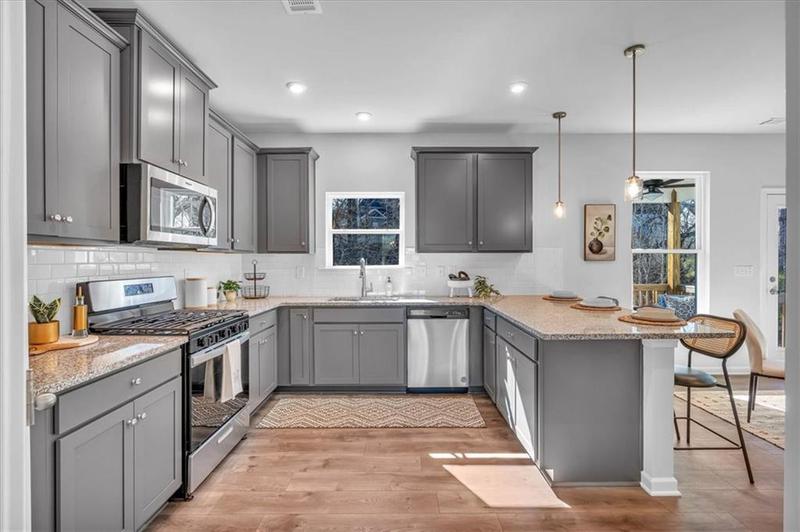 Image for property 10 Lakewood Court, Cartersville, GA 30120