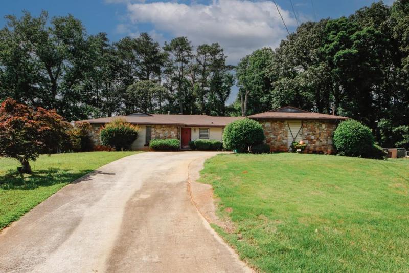 Image for property 3257 Georgian Woods Circle, Decatur, GA 30034
