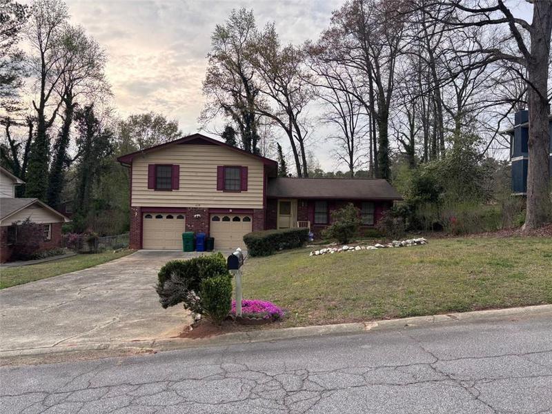 Image for property 618 ROCKBOROUGH Drive, Stone Mountain, GA 30083