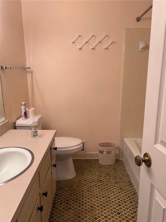 Image for property 618 ROCKBOROUGH Drive, Stone Mountain, GA 30083