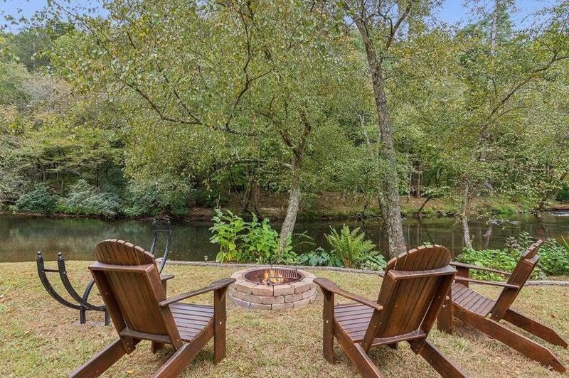 Image for property 105 Riveredge Drive, Ellijay, GA 30536