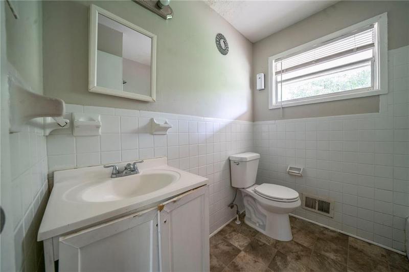 Image for property 5253 Kingswood Circle, Atlanta, GA 30349