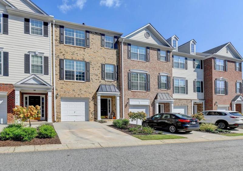 Image for property 3676 Chattahoochee Summit Drive, Atlanta, GA 30339