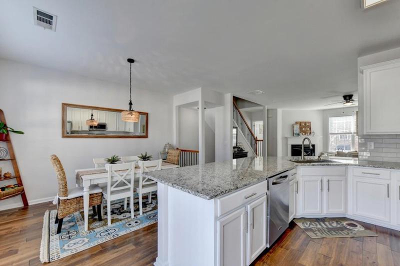 Image for property 3676 Chattahoochee Summit Drive, Atlanta, GA 30339
