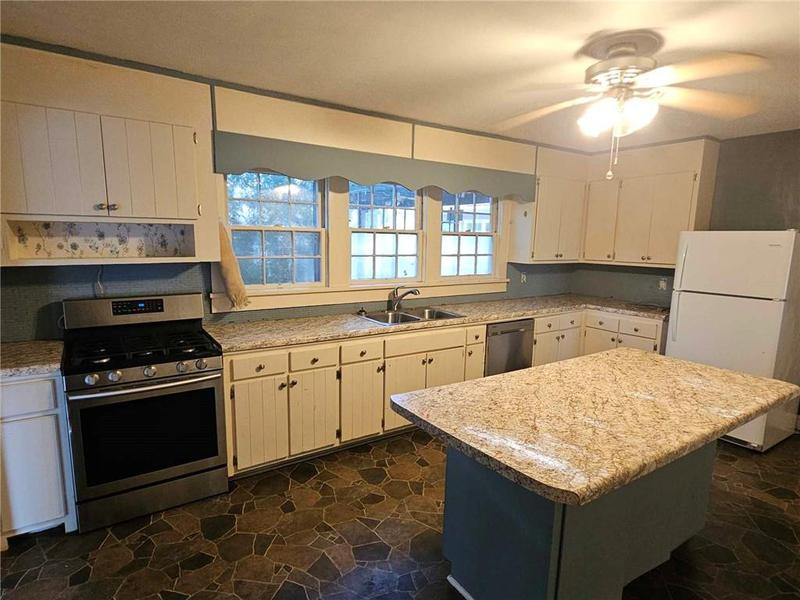 Image for property 133 Cave Spring Street, Cedartown, GA 30125