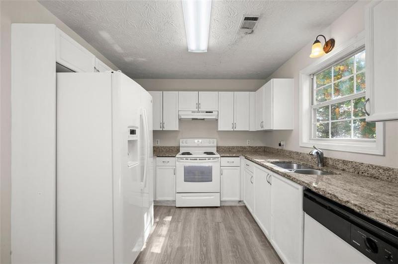 Image for property 5460 Apache Trail, Gainesville, GA 30506