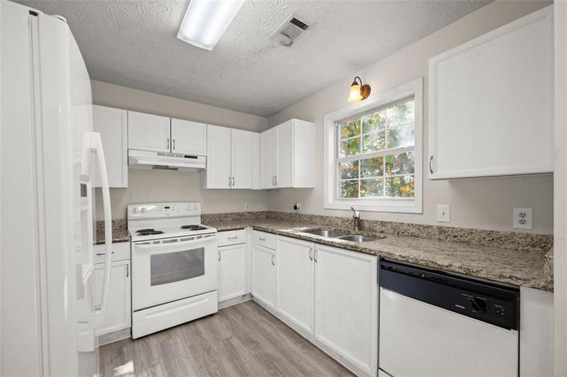 Image for property 5460 Apache Trail, Gainesville, GA 30506