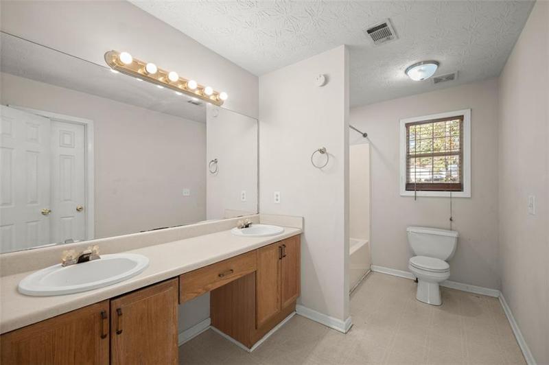 Image for property 5460 Apache Trail, Gainesville, GA 30506