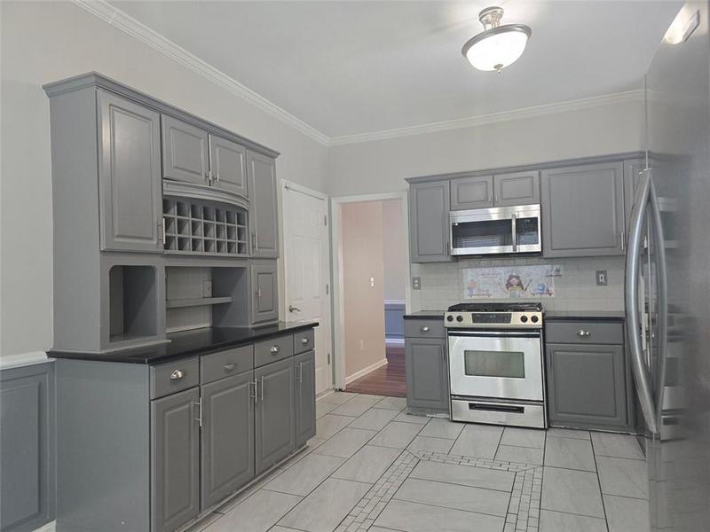 Image for property 310 AVEBURY Court, Johns Creek, GA 30022