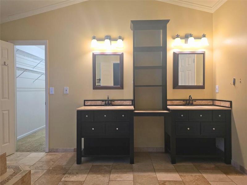 Image for property 310 AVEBURY Court, Johns Creek, GA 30022