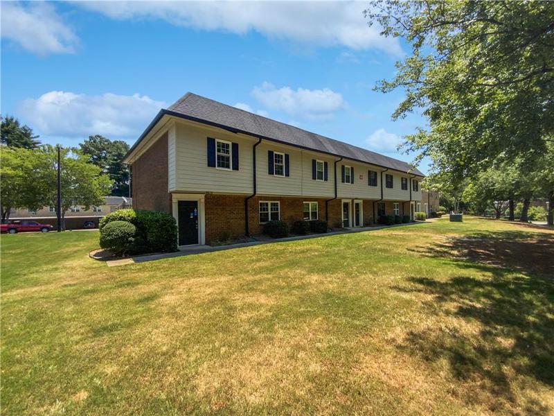Image for property 300 Winding River Road A, Atlanta, GA 30350