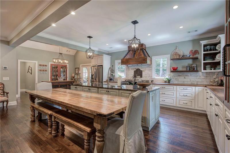 Image for property 200 Sherwood Drive, Calhoun, GA 30701