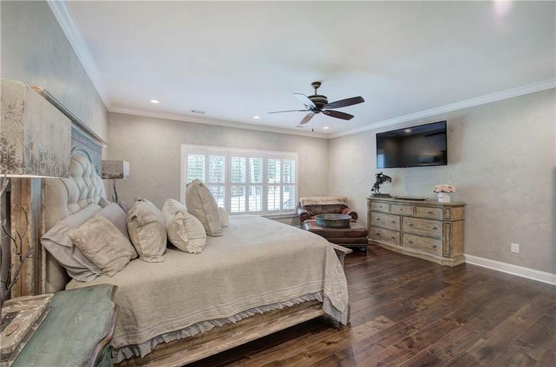 Image for property 200 Sherwood Drive, Calhoun, GA 30701