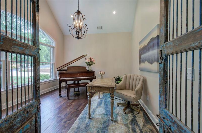Image for property 200 Sherwood Drive, Calhoun, GA 30701