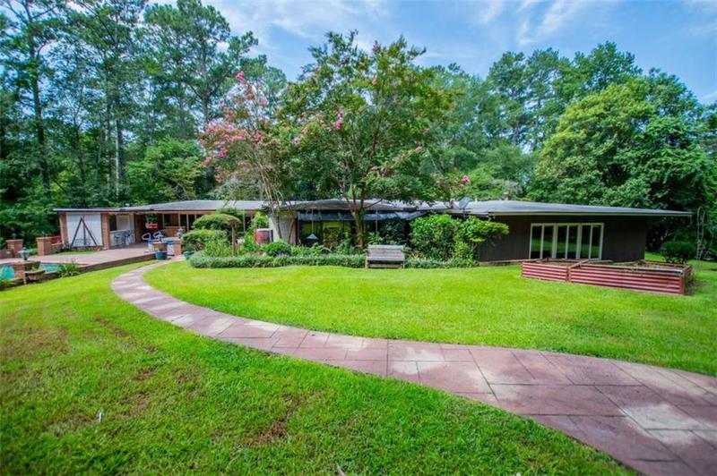 Image for property 223 Lakeshore Drive, Carrollton, GA 30117