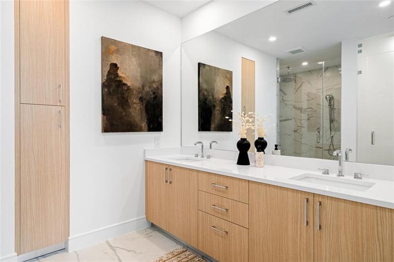 Image for property 2425 Peachtree Road 604, Atlanta, GA 30305