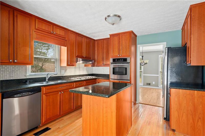 Image for property 2990 Mountain Trace, Roswell, GA 30075