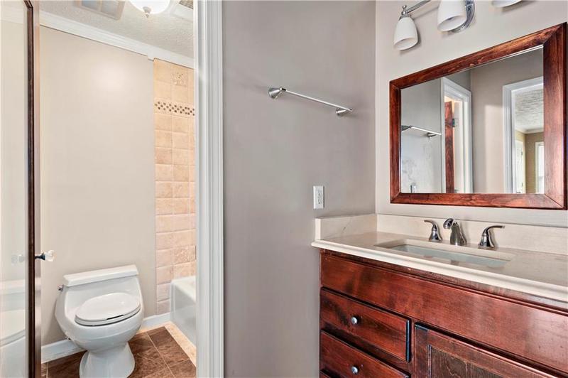Image for property 2990 Mountain Trace, Roswell, GA 30075