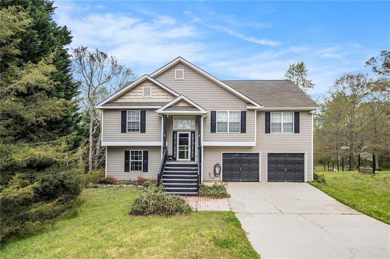 Image for property 125 Bombay Lane, Grantville, GA 30223