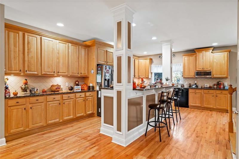 Image for property 424 LAKE POINT Trace, Canton, GA 30114