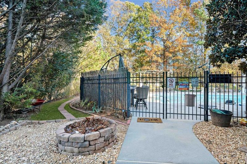 Image for property 424 LAKE POINT Trace, Canton, GA 30114