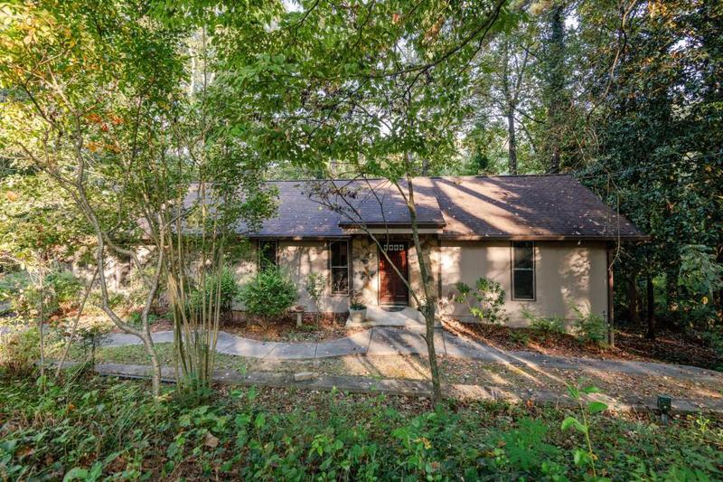 Image for property 4368 Laurel Circle, Smyrna, GA 30082